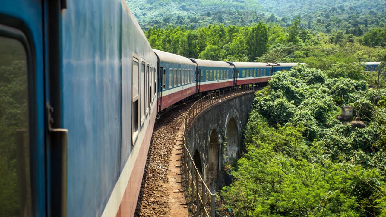 Overnight sleeper train, Hanoi to Hue